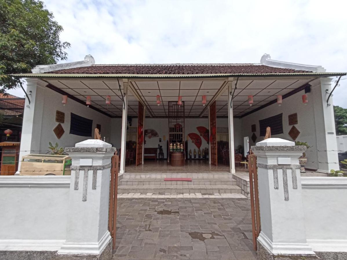 Mruyung Guest House Kota Lama Banyumas Mitra Reddoorz Exterior foto