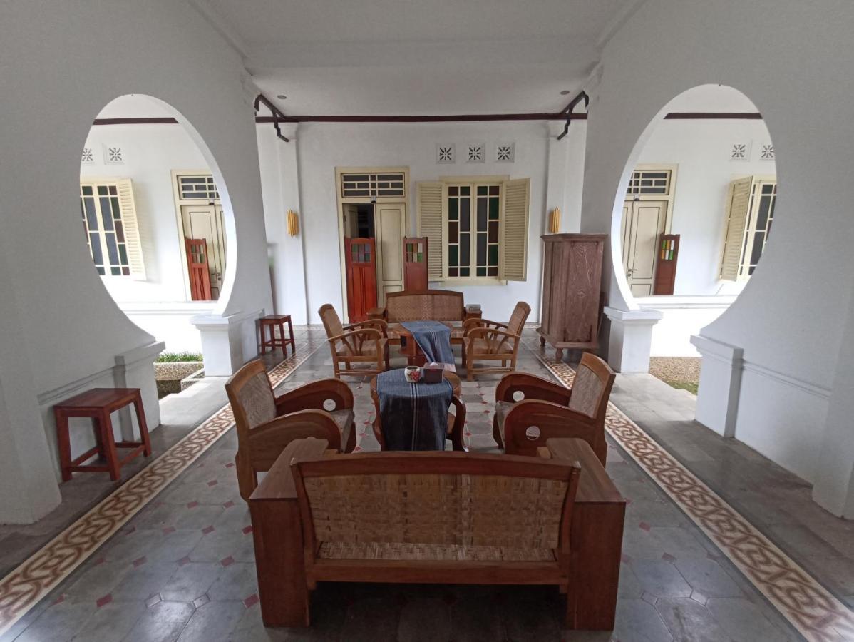 Mruyung Guest House Kota Lama Banyumas Mitra Reddoorz Exterior foto